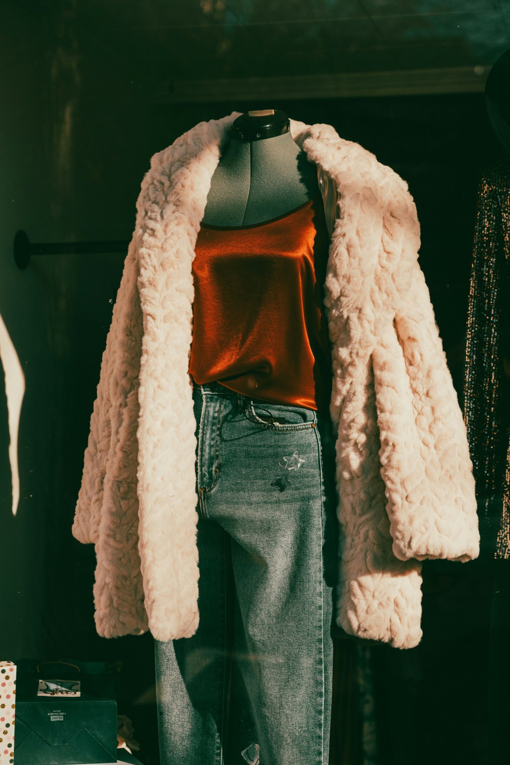 The Real Chic Guide to Finding Vintage Clothing&nbsp;Gems